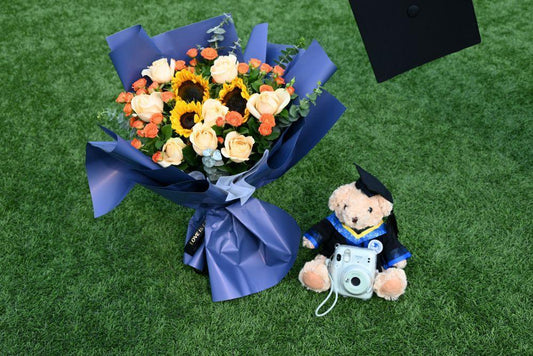 Do You Give Flowers at Graduation? A Simple Gifting Etiquette Guide