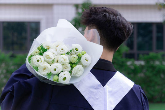 Flowers for Graduation Meaning: What Each Bloom Says